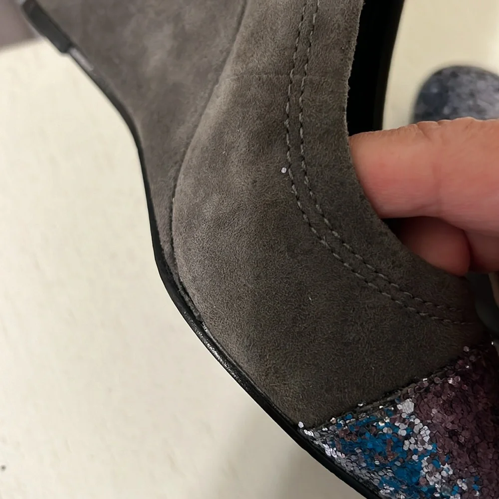 Tory Burch Women’s Gray Suede Wedges w/ Sparkle / Size 7 / Very Good Condition
